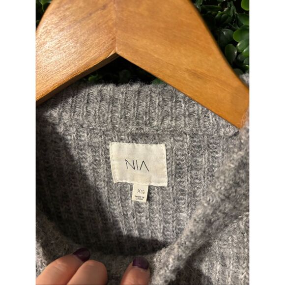 NIA CLOTHING GRAY CROPPED CHUNKY SWEATER SZ XS - Picture 2 of 3